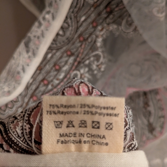 Pretty Persuasions OS Shawl - Picture 7 of 8